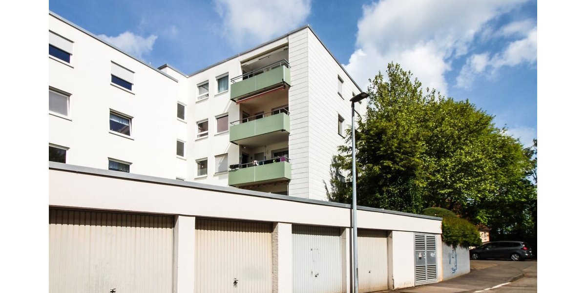Hausansicht / Garage