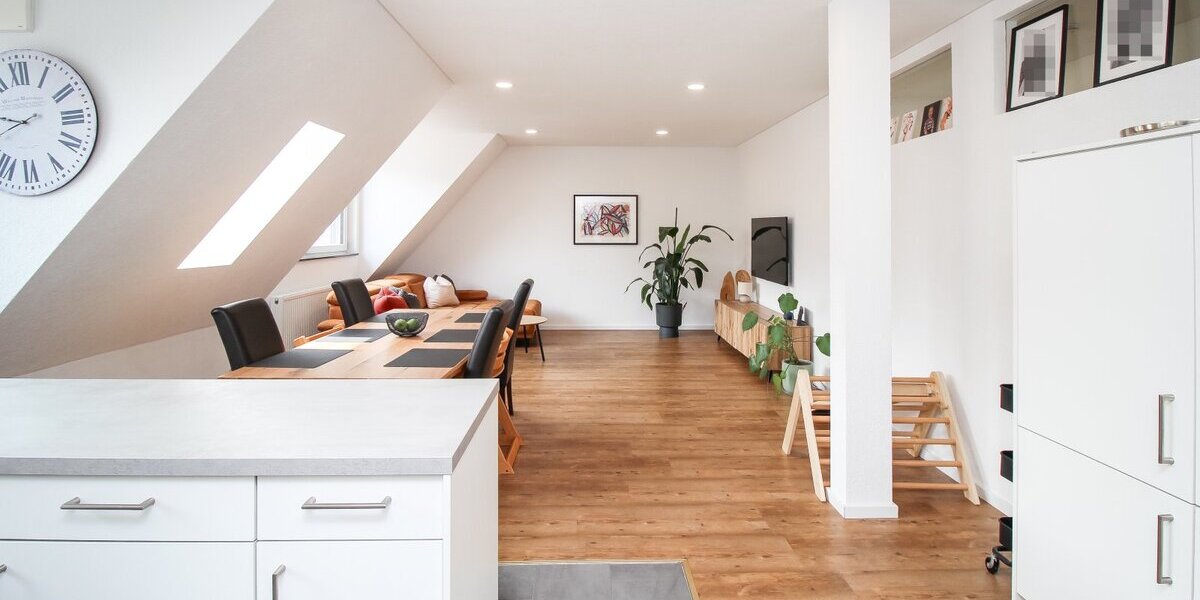 Modernisierte 4-Zimmer-Wohnung mit Einbauküche in Oberndorf a. N. - Dachgeschoßwohnung Oberndorf | Angebot:27095832